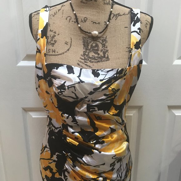 Gorgeous Silky satin like Dress - Picture 5 of 9